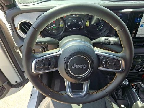 Used 2024 Jeep Wrangler Unlimited Sahara AWD/4WD image 18