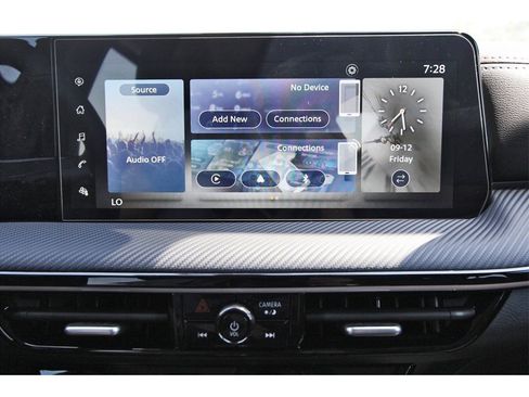 New 2025 Nissan Kicks SR image 17