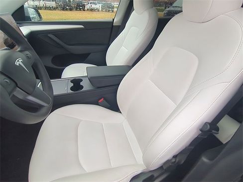Used 2023 Tesla Model Y Long Range image 21