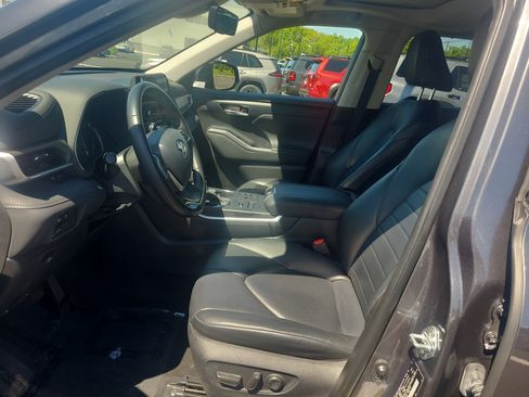 Used 2023 Toyota Highlander XLE AWD/4WD image 17