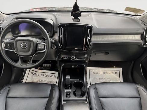 Used 2023 Volvo XC40 B5 Core w/ Convenience Package image 16