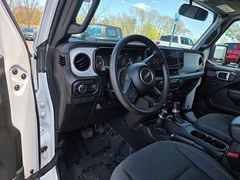 Used 2025 Jeep Gladiator Sport AWD/4WD image 21