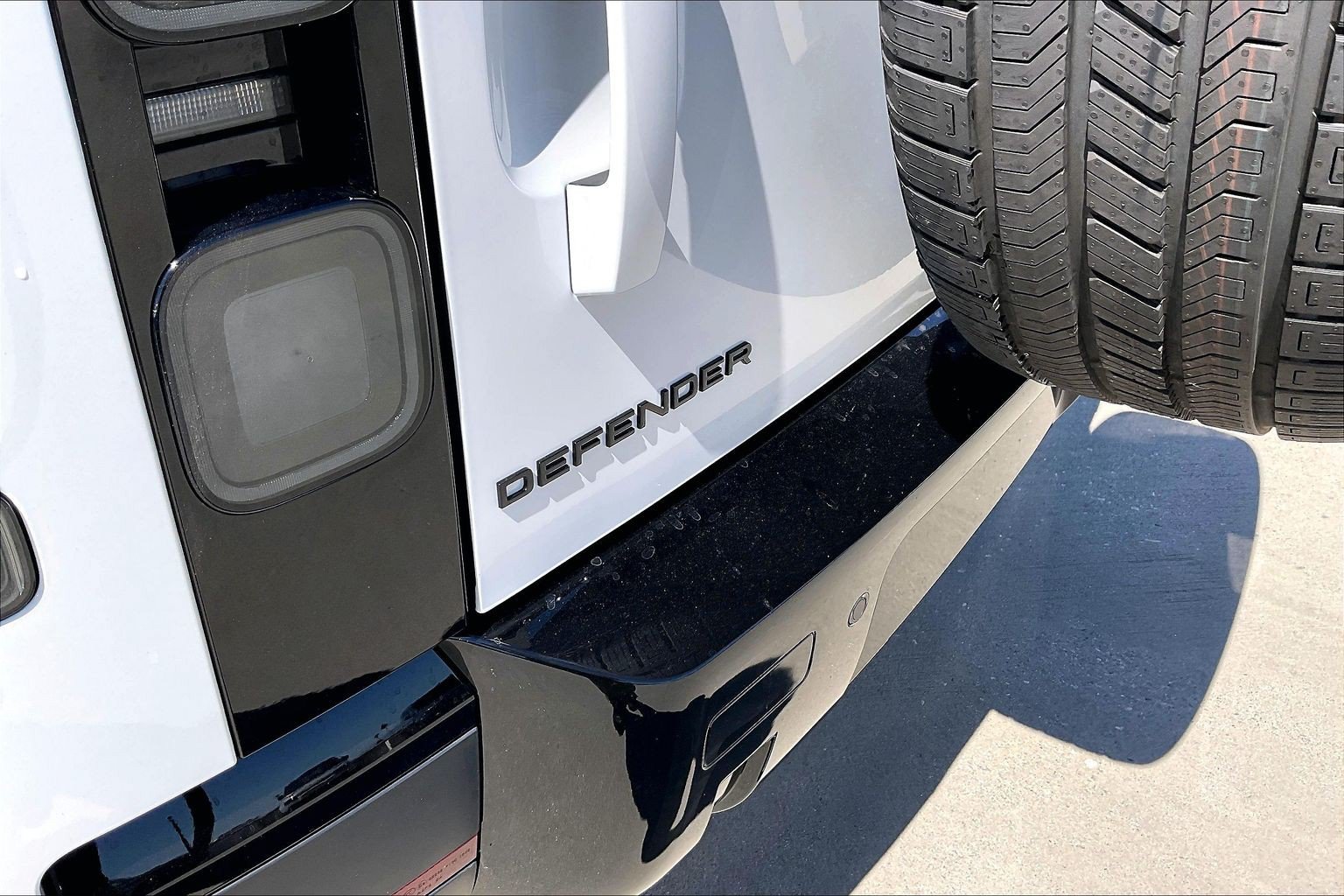 New 2026 Land Rover Defender 110 S AWD/4WD image 9