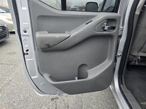 Used 2019 Nissan Frontier SV image 30