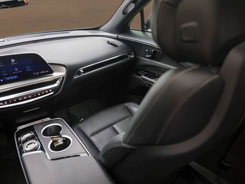 Certified 2024 Cadillac Lyriq Sport AWD/4WD image 27