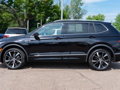 Certified 2023 Volkswagen Tiguan SEL R-Line AWD/4WD image 3