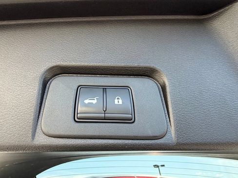 Used 2025 Nissan Rogue SV FWD image 33