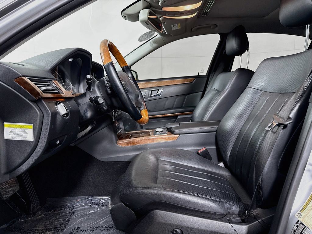 Used 2010 Mercedes-Benz E 550 Sedan image 25