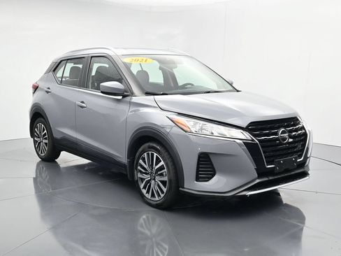 Used 2021 Nissan Kicks SV FWD image 2