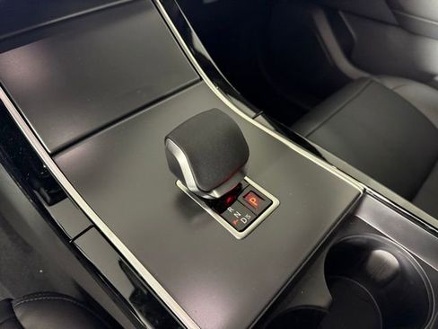 New 2026 Land Rover Range Rover Velar S image 21