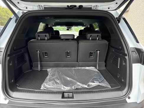 New 2026 Chevrolet Traverse LT w/ LPO, Floor Liner Package image 6