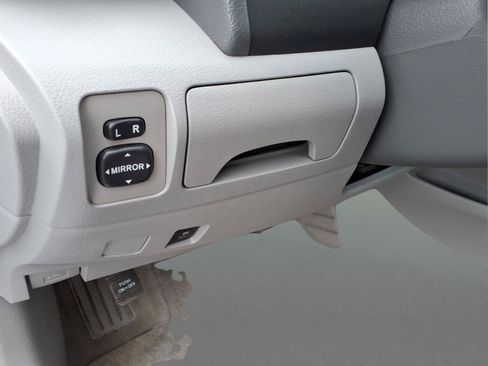 Used 2010 Toyota Camry LE FWD image 21
