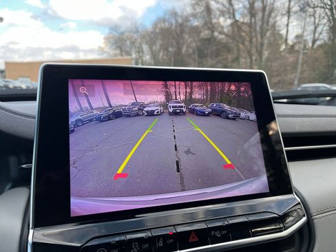 Used 2025 Jeep Compass Limited image 24