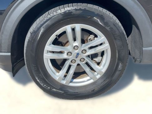 Used 2023 Ford Explorer XLT w/ Equipment Group 202A image 12