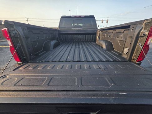 Used 2022 Chevrolet Silverado 2500 High Country w/ Z71 Off-Road Package AWD/4WD image 11