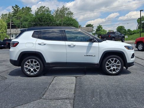 Used 2025 Jeep Compass Limited AWD/4WD image 7
