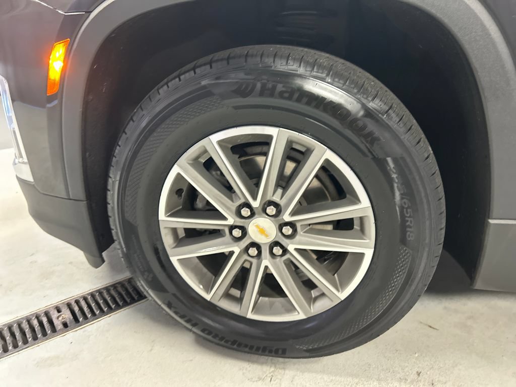Used 2023 Chevrolet Traverse LT FWD image 9