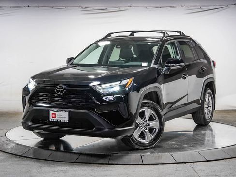 Used 2022 Toyota RAV4 XLE w/ Convenience Package FWD image 1