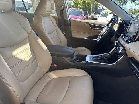 Used 2021 Toyota RAV4 XLE Premium FWD image 13
