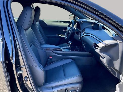 Used 2022 Lexus UX 200 w/ Accessory Package (Z1) FWD image 8