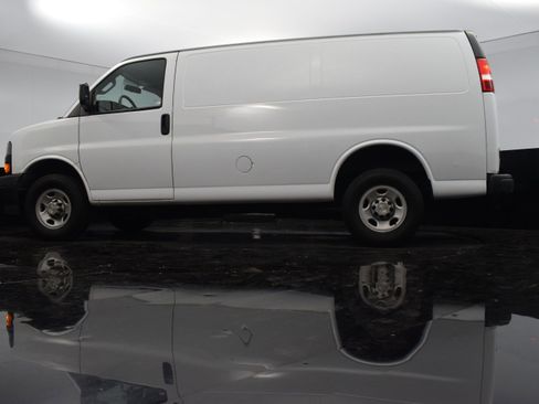 Used 2022 Chevrolet Express 2500 w/ Driver Convenience Package image 19