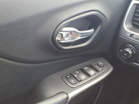 Used 2021 Jeep Cherokee Latitude Lux w/ Sun & Sound Group image 11