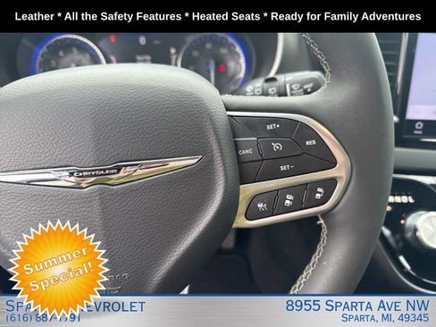 Used 2025 Chrysler Pacifica Select FWD image 15