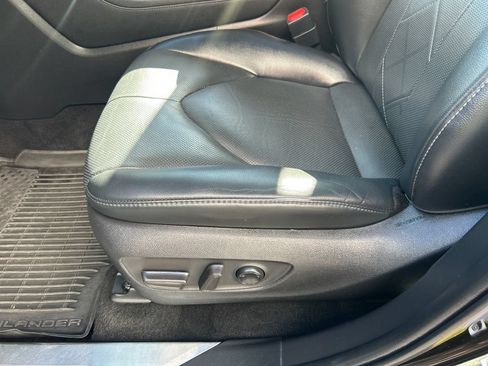Used 2022 Toyota Highlander Platinum AWD/4WD image 32
