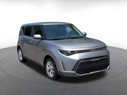 Used 2025 Kia Soul LX w/ LX Technology Package FWD image 3