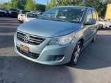 Used 2010 Volkswagen Routan SE image 2