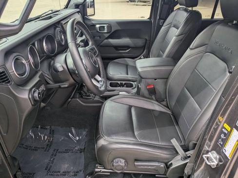 Used 2022 Jeep Wrangler Unlimited Sahara w/ Cold Weather Group image 16