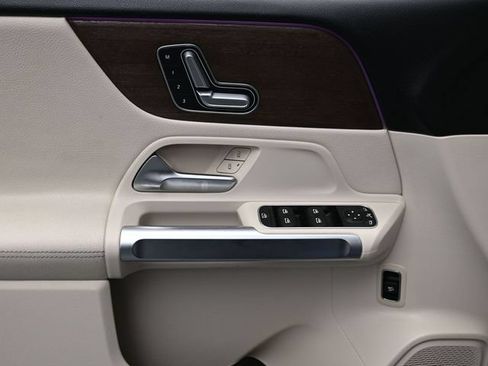 Used 2020 Mercedes-Benz GLB 250 w/ Premium Package image 12