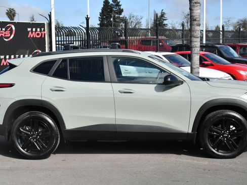 Used 2025 Chevrolet Trax ACTIV w/ Driver Confidence Package image 9