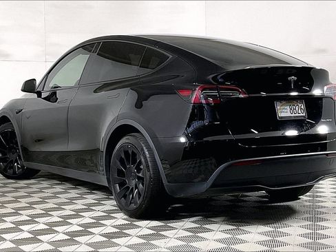 Used 2022 Tesla Model Y Long Range AWD/4WD image 13