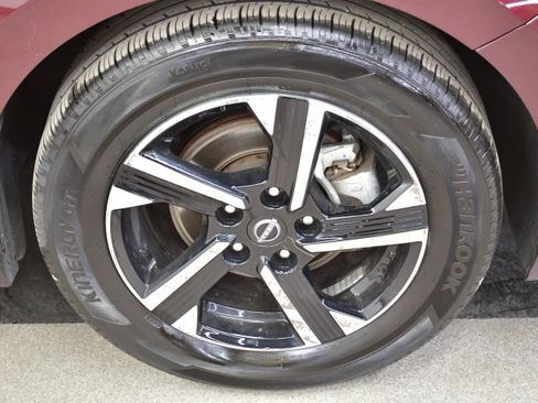 Used 2025 Nissan Sentra SV FWD image 33
