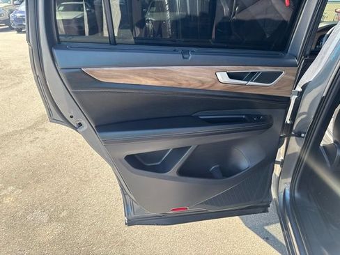 Used 2024 Volkswagen Atlas SE FWD image 25