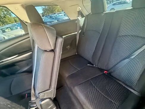 Used 2017 Dodge Journey SE w/ Flexible Seating Group image 8