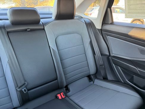 Used 2025 Volkswagen Jetta SE image 38