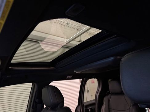 Used 2025 Toyota Sienna Limited image 28