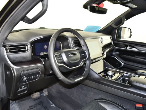 Used 2024 Jeep Wagoneer 4WD w/ HD Trailer Tow Package image 40