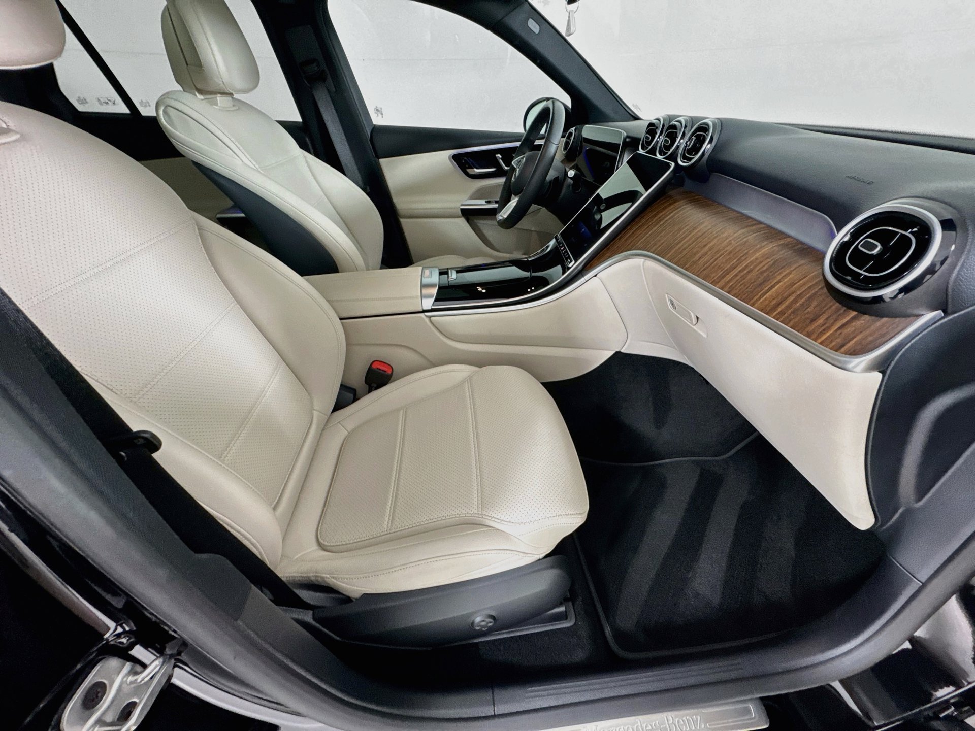 Certified 2026 Mercedes-Benz GLC 300 4MATIC image 29