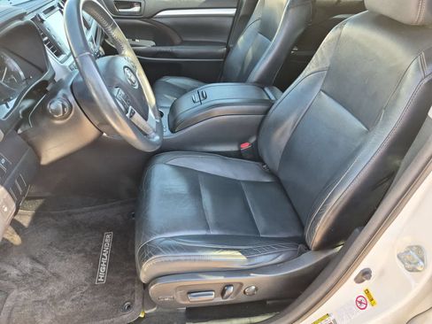 Used 2016 Toyota Highlander XLE AWD/4WD image 16