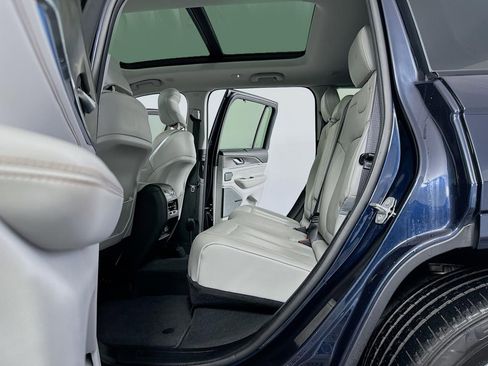 Used 2022 Jeep Grand Cherokee Overland w/ Advanced Protech Group III image 31