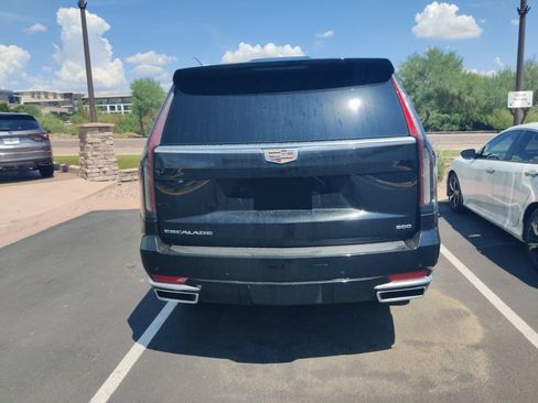 Used 2023 Cadillac Escalade Premium Luxury w/ LPO, Floor Liner Package AWD/4WD image 5