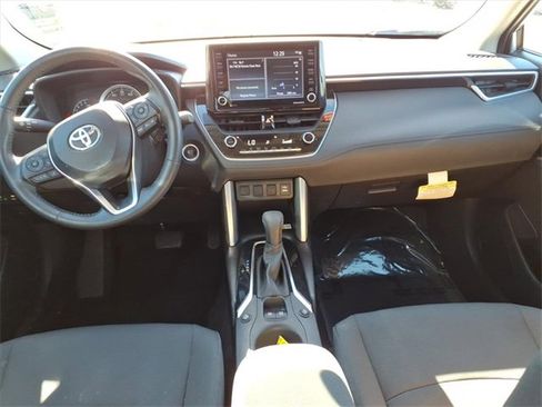Certified 2022 Toyota Corolla Cross LE image 11