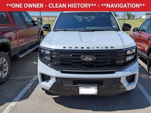 Used 2025 Ford Expedition Platinum w/ Stealth Appearance Package AWD/4WD image 2