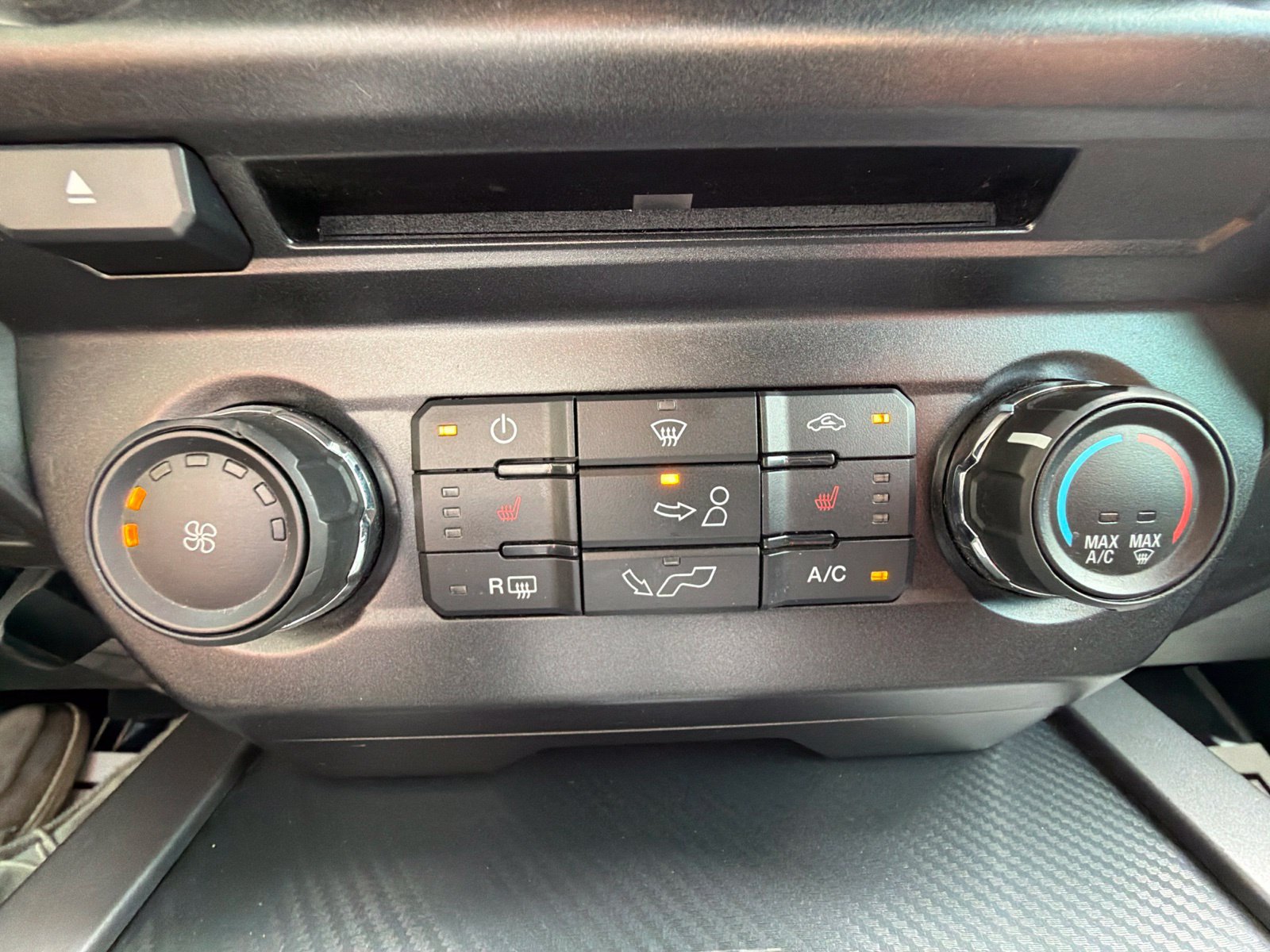 Used 2018 Ford F150 XLT w/ Equipment Group 302A Luxury AWD/4WD image 23