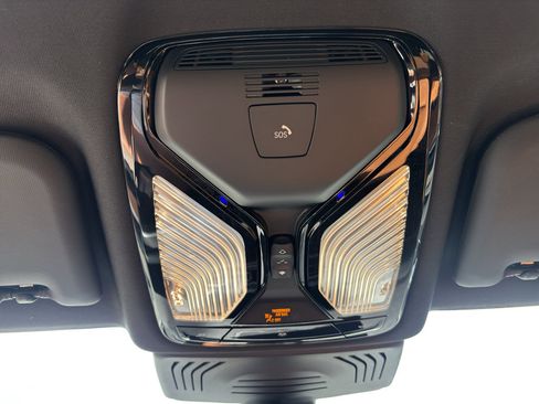 Used 2025 BMW X4 xDrive30i w/ Premium Package image 25