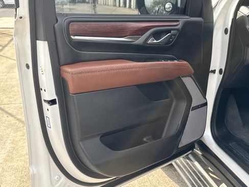 Used 2023 GMC Yukon XL Denali Ultimate image 3