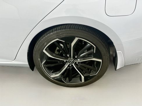 Used 2023 Nissan Altima 2.5 SR FWD image 11